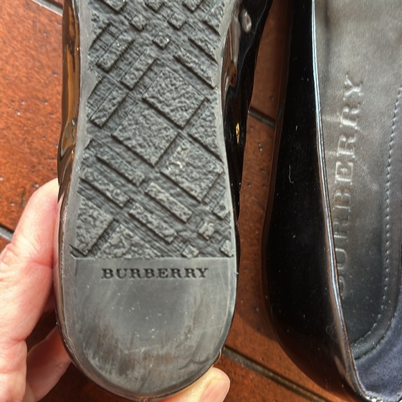 BURBERRY Patent Leather Flats. Size 36. Excellent condition! - Picture 11 of 15